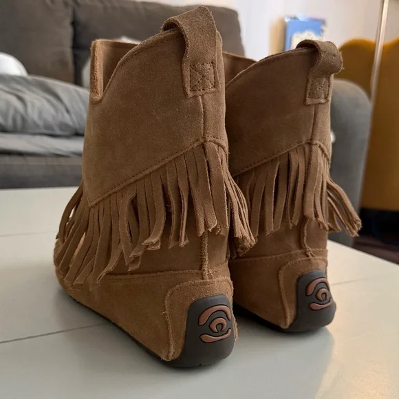 NWOT Manitobah Mukluks Harvester Suede Fringe Moccasin Boots Size W11 / M9 Boho - Picture 2 of 5